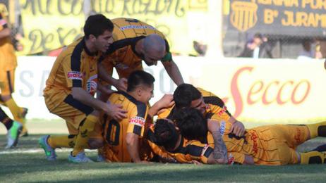 Mitre sacó ventaja en la primera final y quedó a un paso del Nacional